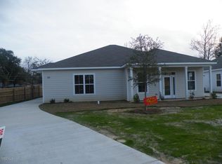 102 Earle Taylor Ln, Ocean Springs, MS 39564