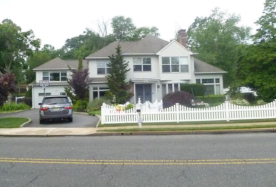 1st image of 210 S Lake Dr