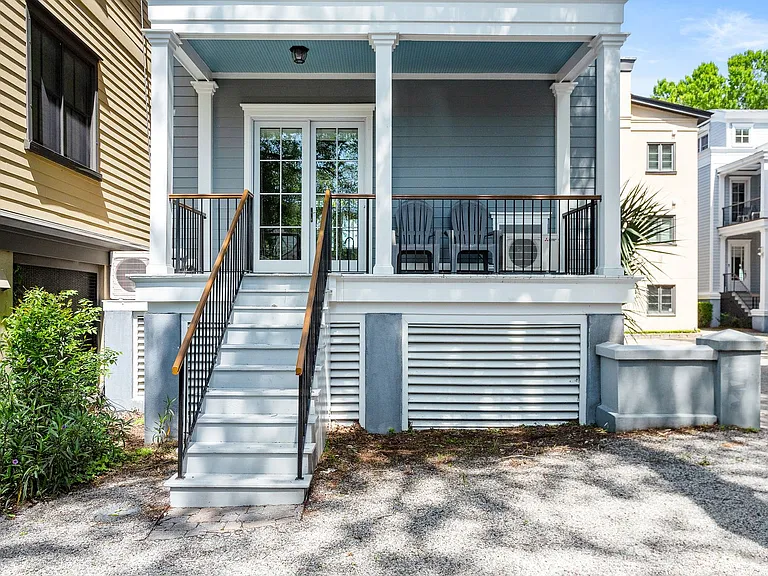 7 Corinne St — Photo 38