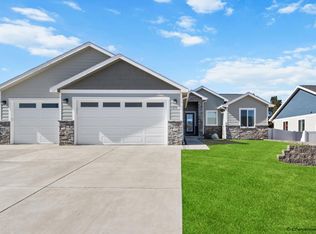 1202 Phipps Ave, Cheyenne, WY 82001