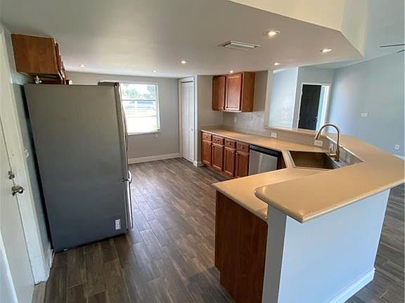 5th image of 2130 SE 11th Ave