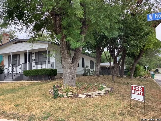 3 bed, 2.0 bath, 1008 sqft, $1,950 — Photo 3