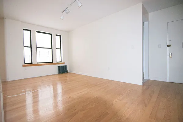 Rented by Keller Williams NYC | media 16