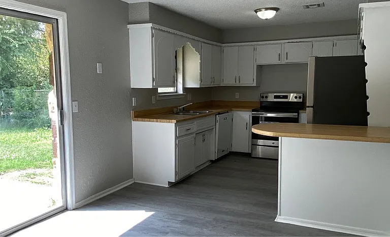 605 Lloyd Ave — Photo 4