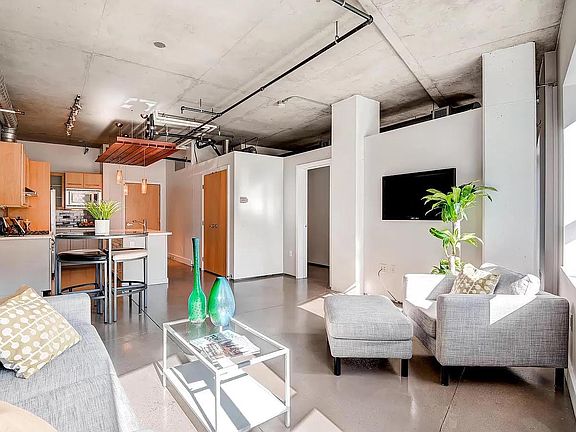 Spacious living room
