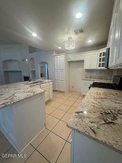 3 bed, 2.0 bath, 2085 sqft, $2,100 — Photo 4