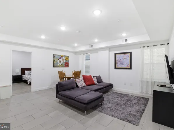 925 N Broad St, Philadelphia, PA