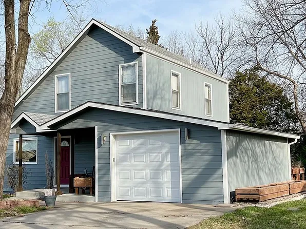 1416 E 21st Ter, Lawrence, KS 66046