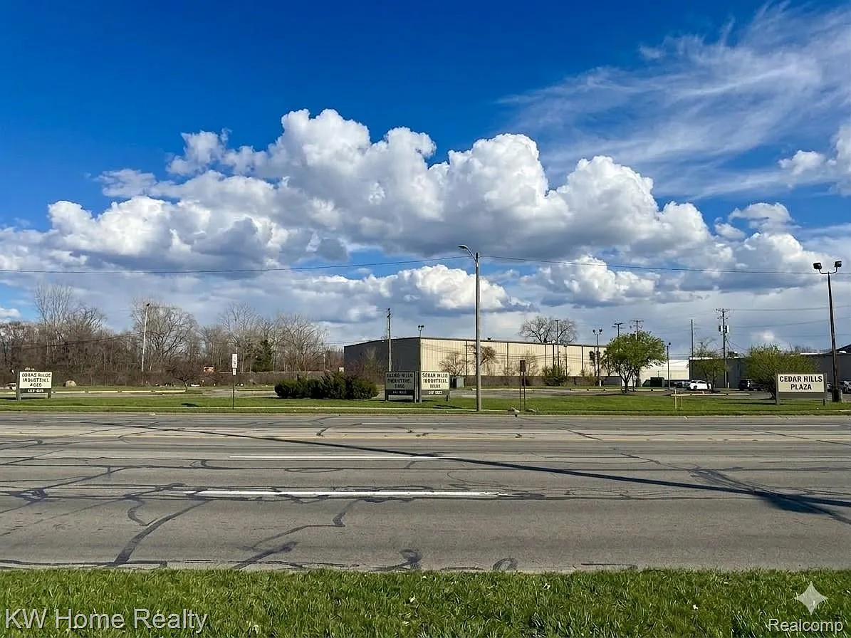 20800 Groesbeck Hwy photo 1