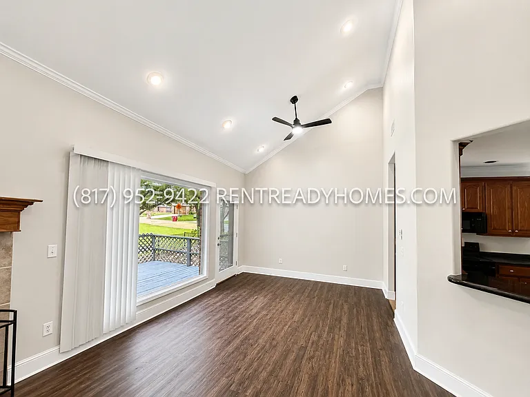 4901 Lakeside Dr — Photo 4