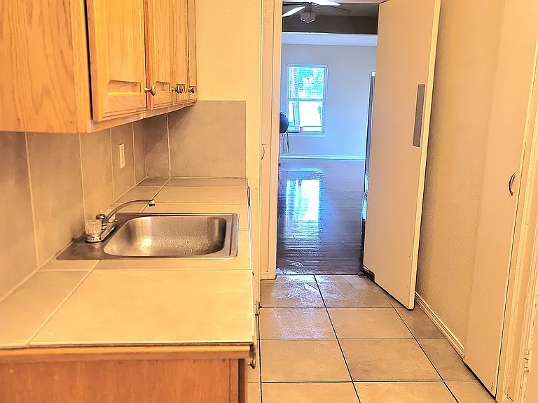 1805 NW 22nd St #B — Photo 6