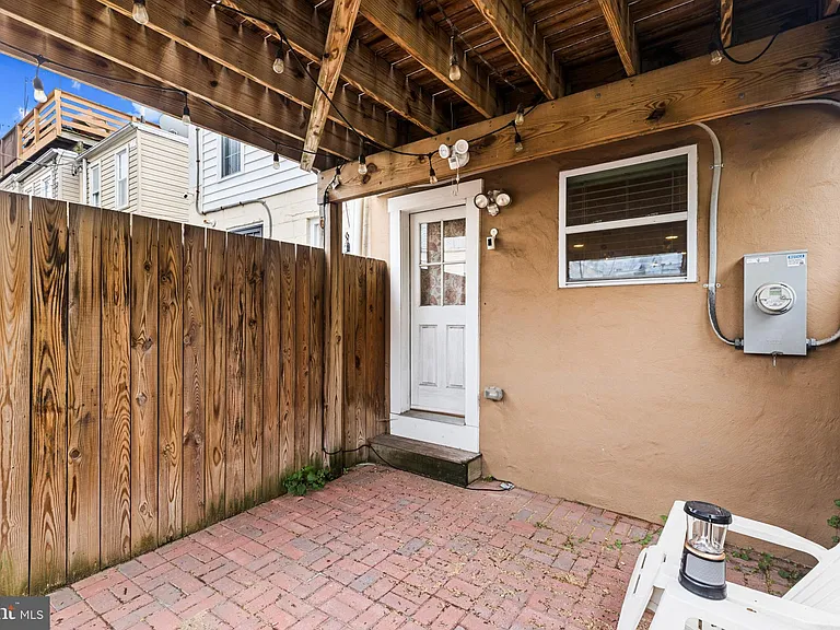 601 S Rose St — Photo 33