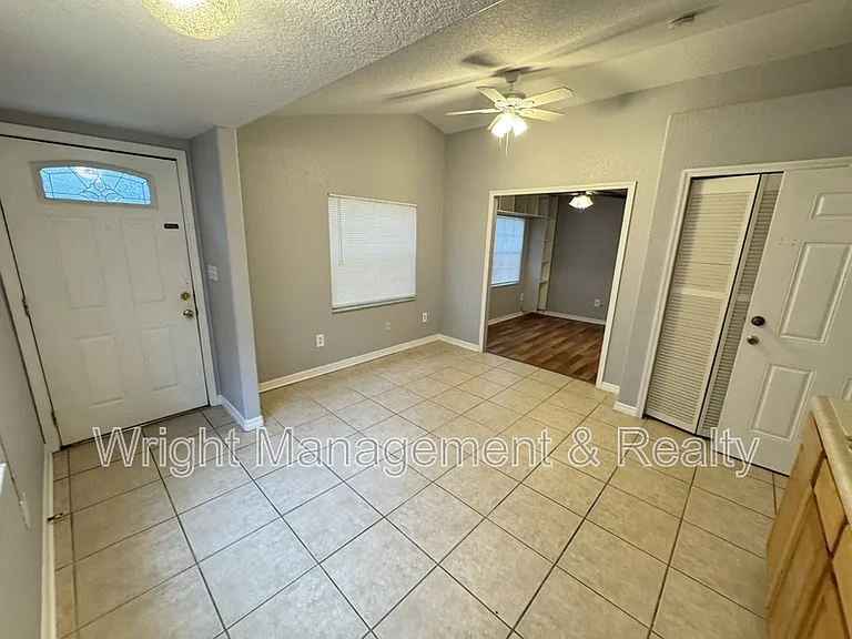 545 Pine St — Photo 14