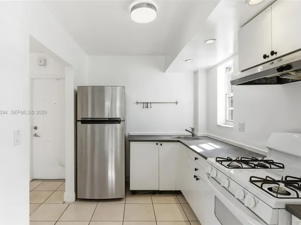 6705 N Kendall Dr APT 306, Pinecrest, FL 33156