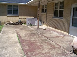 304 Mebanewood Dr, Huntingdon, TN 38344