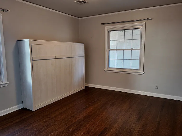 1251 E 31st Ct — Photo 32