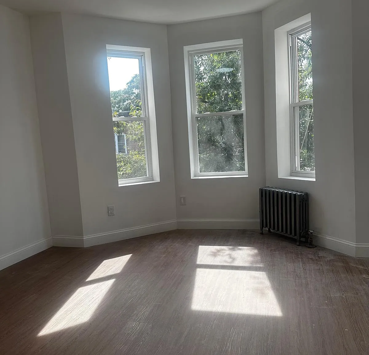 677 Sheffield Avenue — Photo 3