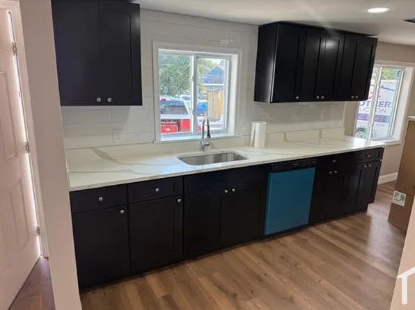 37 Pleasant St APT 7, Norton, MA 02766