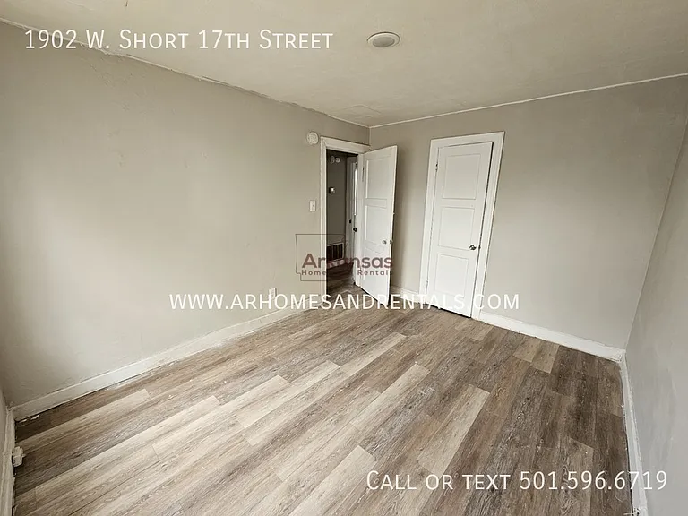 1902 W Short 17th St — Photo 13