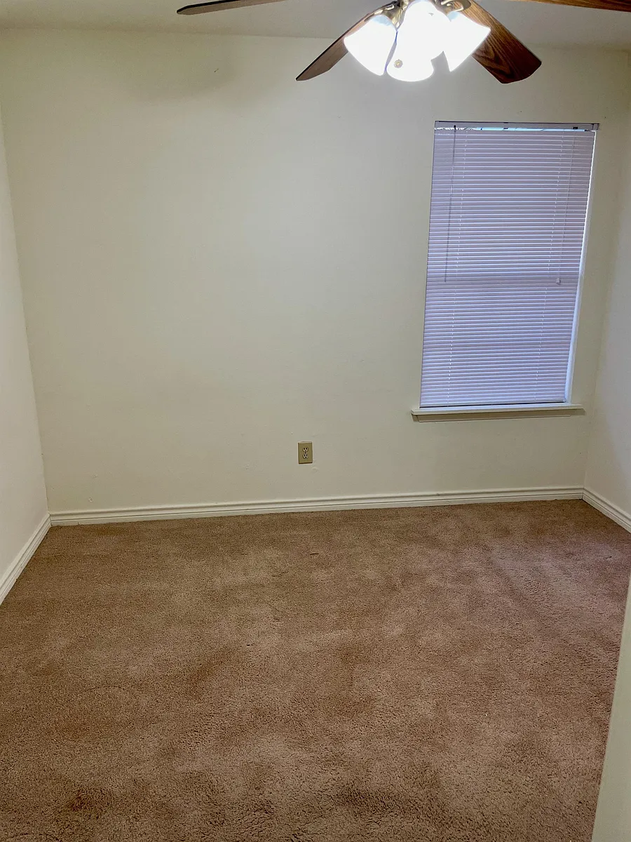 Building Photo - 411 Hickory Dr #7