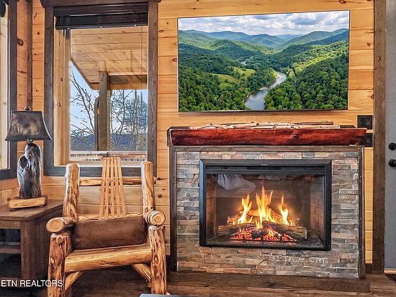 5th image of 1835 Red Bone Way