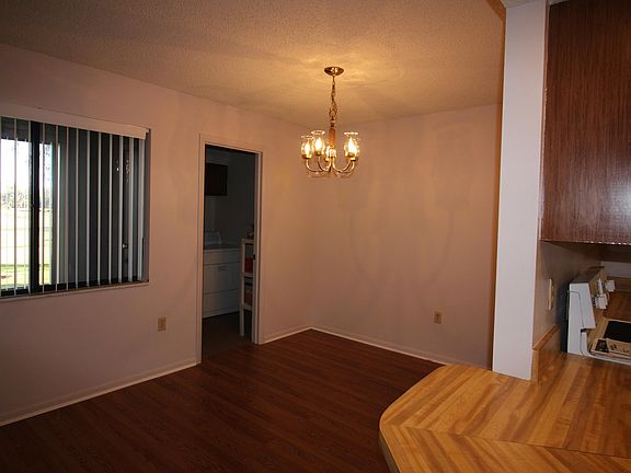 5th image of 504 Fairways Cir #A
