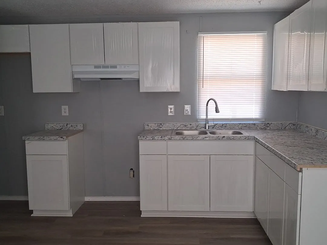 3 bed, 1150 sqft, $970 — Photo 2
