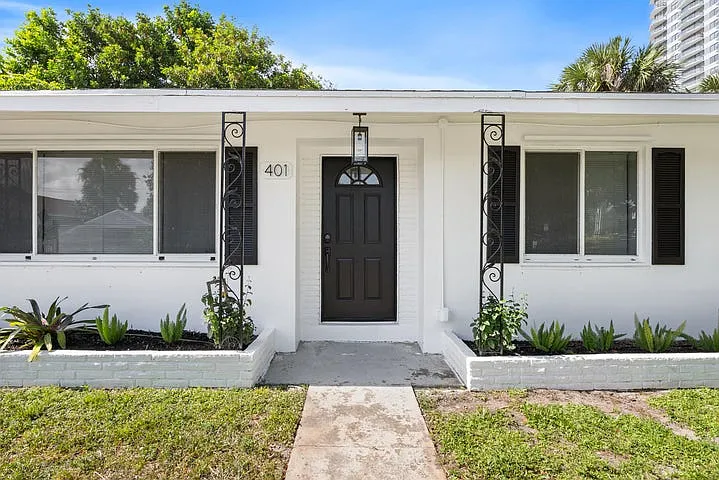 3 bed, 1400 sqft, $4,950 — Photo 1