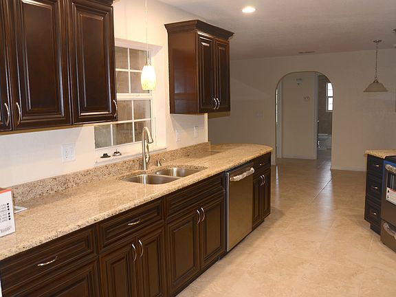 KITCHEN TO FAMILY ROOM