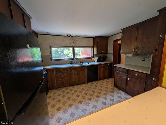 2nd image of 1 Poplar Grove Ter