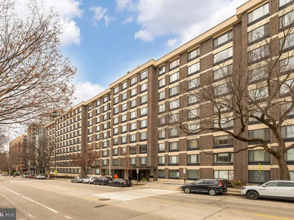 2501 Calvert St NW APT 901, Washington, DC 20008