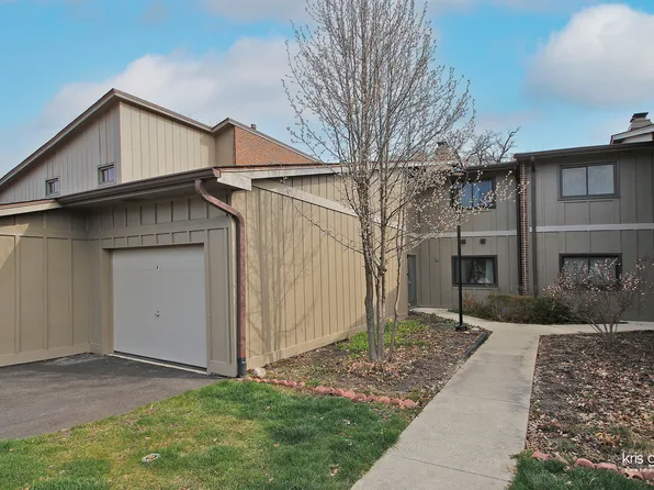 29W391 Emerald Green Dr #32-E, Warrenville, IL 60555