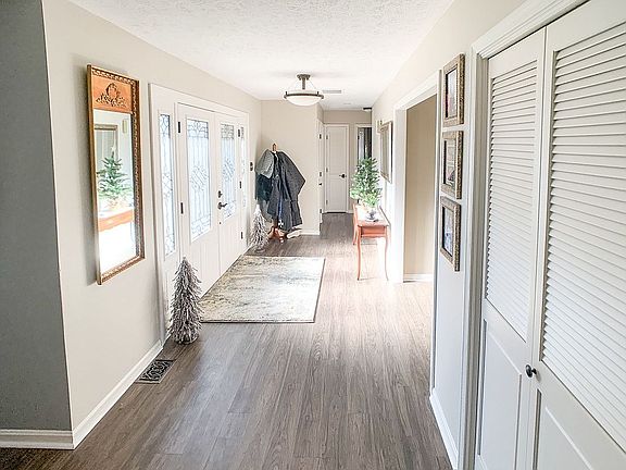 4th image of 586 Lasher Dr