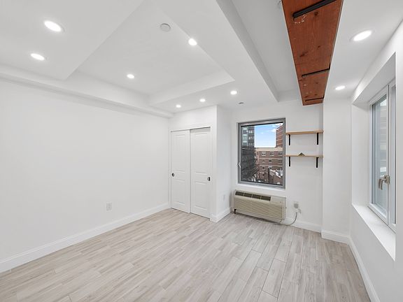 5th image of 2818 Astoria Blvd #Penthouse 701