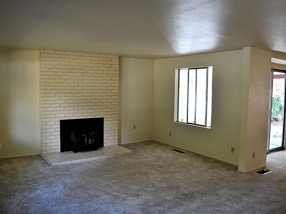 5th image of 11717 19th Ave NE #A