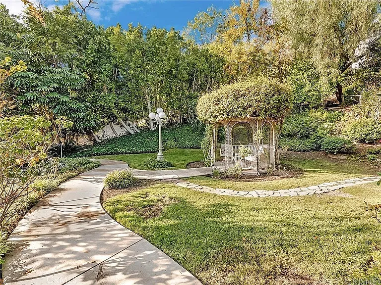 18000 Karen Dr — Photo 66