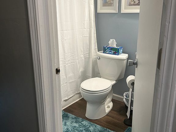 3rd image of 1031 Lancashire Ln