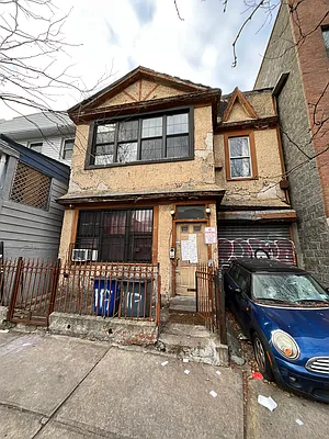 Rented by Batra Group Inc | media 13