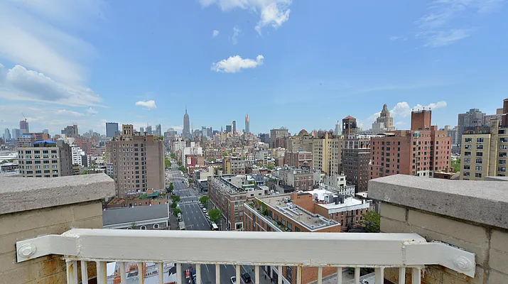 Sold by Yael Dunsky Real Estate | media 17