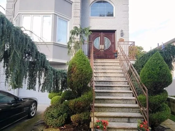 270 Lamport Blvd, Staten Island, NY 10305