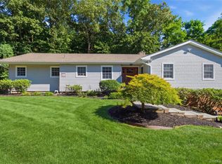 30 Cove Rd, Huntington, NY 11743