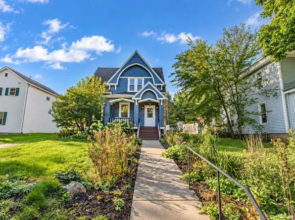 305 W Walnut St, Dodgeville, WI 53533