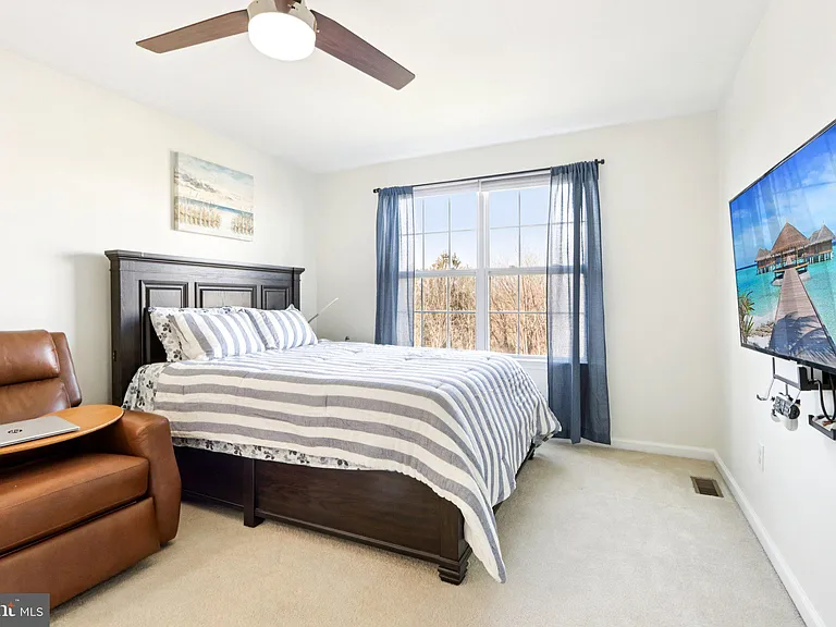 1035 Thorndale Dr — Photo 36