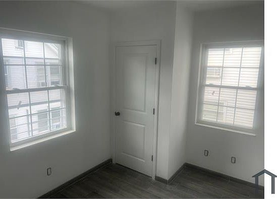 3rd image of 105 Beach 31st St #2