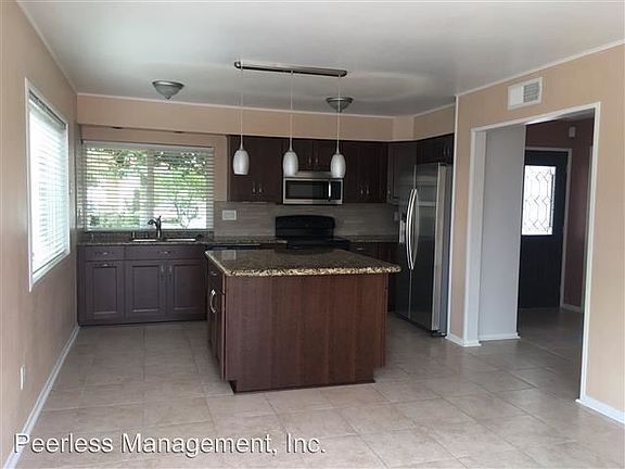 3rd image of 5735 Avenida Circo