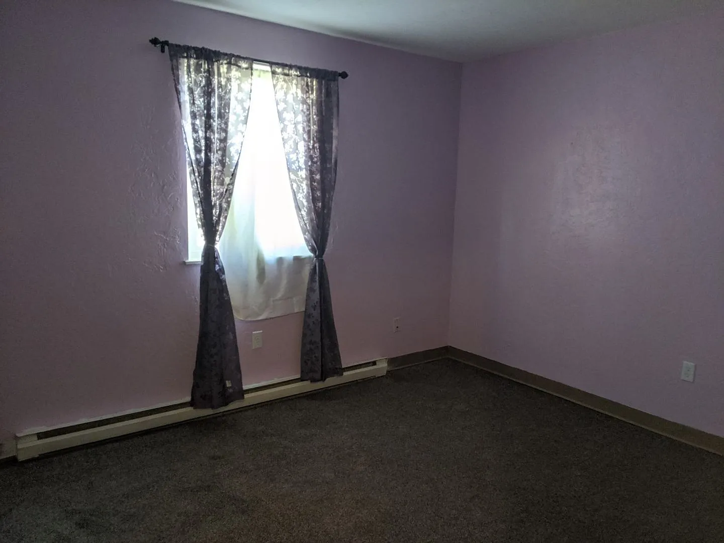 2 Bedroom Townhome in West York - — Photo 4