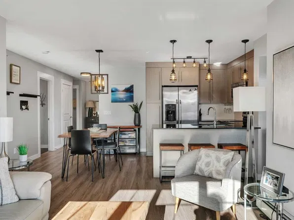 11 SW Mahogany Row SE #1410, Calgary, AB T3M 2L6