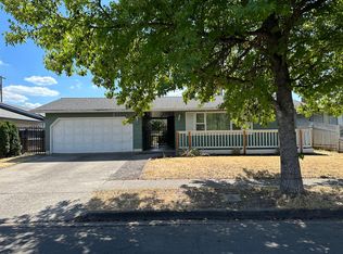 1093 Pleasant St, Springfield, OR 97477