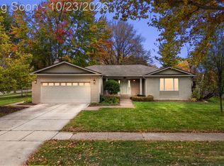 3613 Bellows Dr, Troy, MI 48083