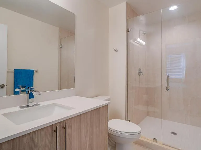 15901 Royal Pointe Ln #307 — Photo 5